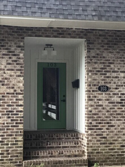 More Photos Of 103 Queen St, Georgetown Medical For Lease