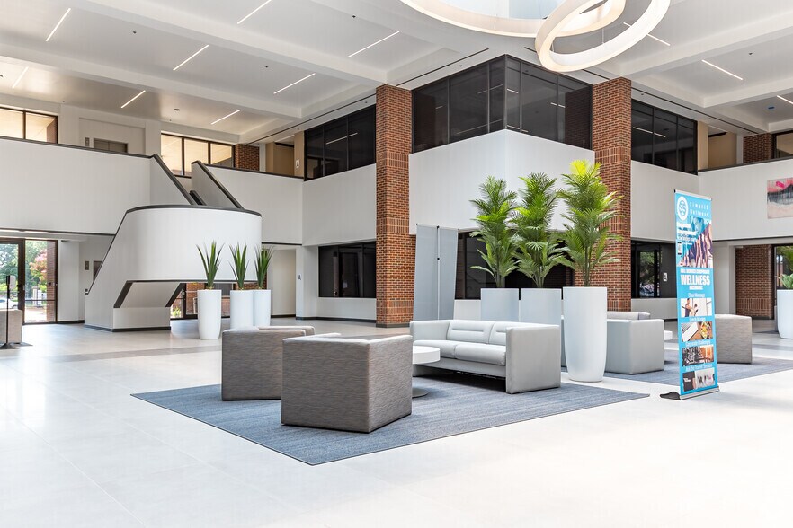 More Photos Of 17330 Preston Rd, Dallas Office For Lease