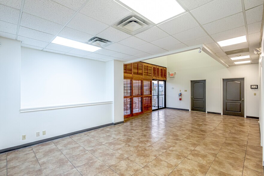 More Photos Of 14619 Archer Dr, Laredo Warehouse For Lease