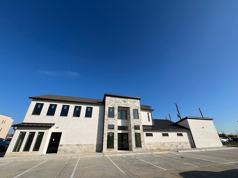 More Photos Of Colonial Parkway & Park West Green Dr, Katy Office For Sale