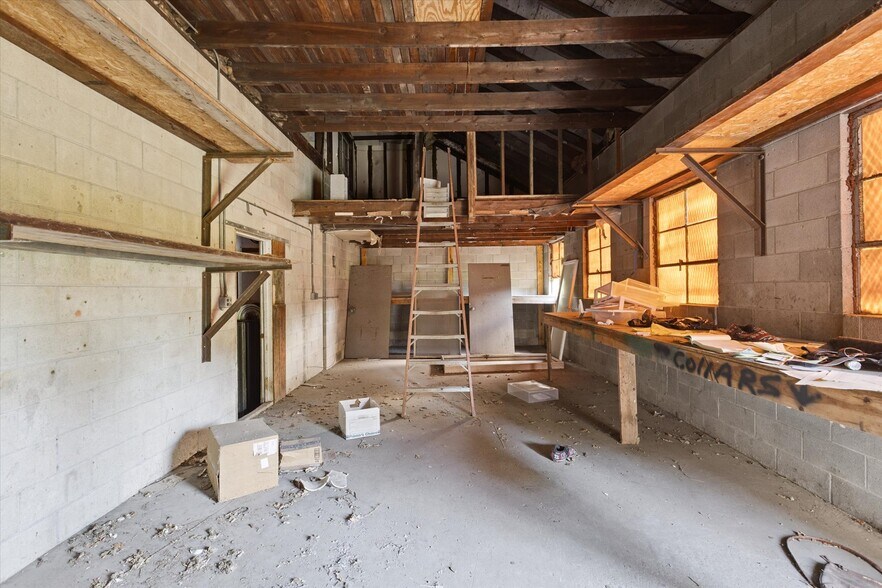 More Photos Of 211 Lee St, Saginaw Manufacturing For Sale