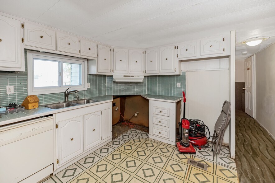 More Photos Of 3905 32nd St, Port Huron Truck Terminal For Sale