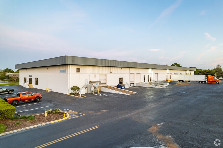 More Photos Of 3320 Vineland Rd, Orlando Unknown For Lease