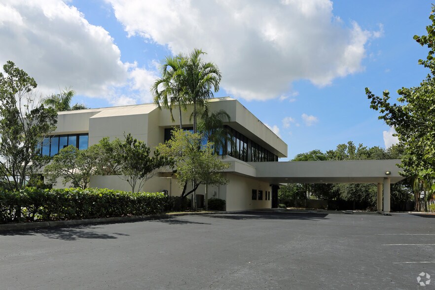 More Photos Of 10251 W Oakland Park Blvd, Sunrise Office For Sale