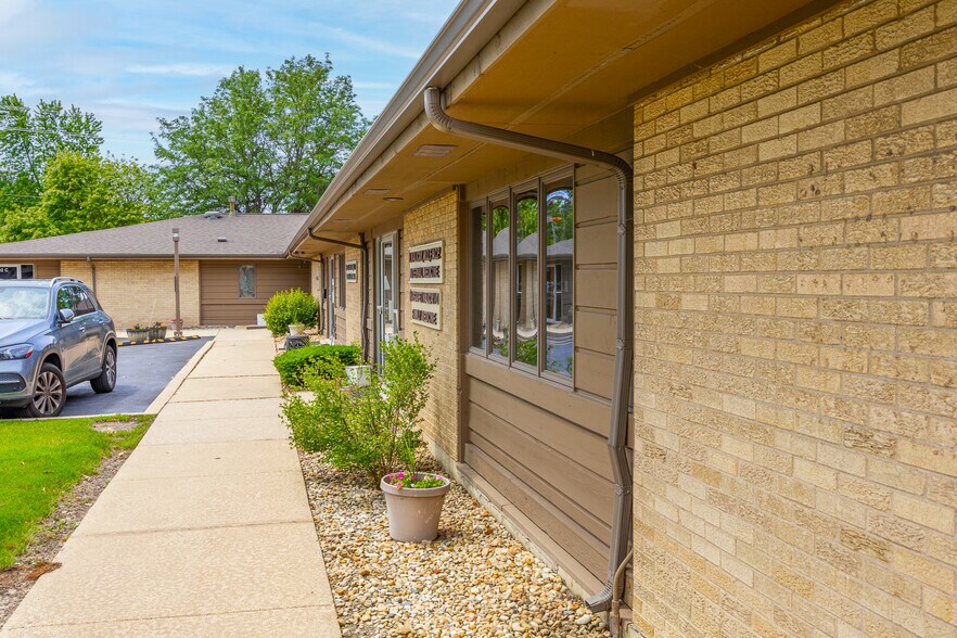 More Photos Of 402 W Boughton Rd, Bolingbrook Medical For Sale