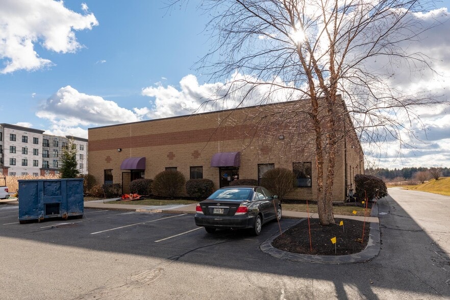 More Photos Of 69 Parker St, Newburyport Research And Development For Lease