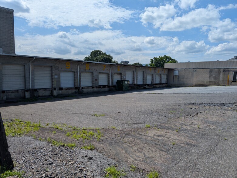 More Photos Of 40 3rd St, Walnutport Warehouse For Lease