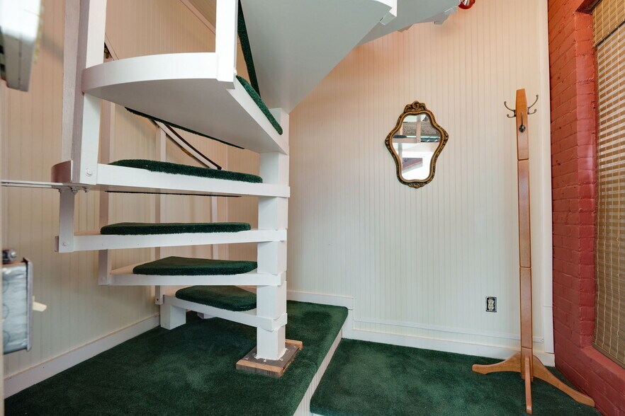 More Photos Of 46 Jefferson St, Brookville Storefront Retail Residential For Sale