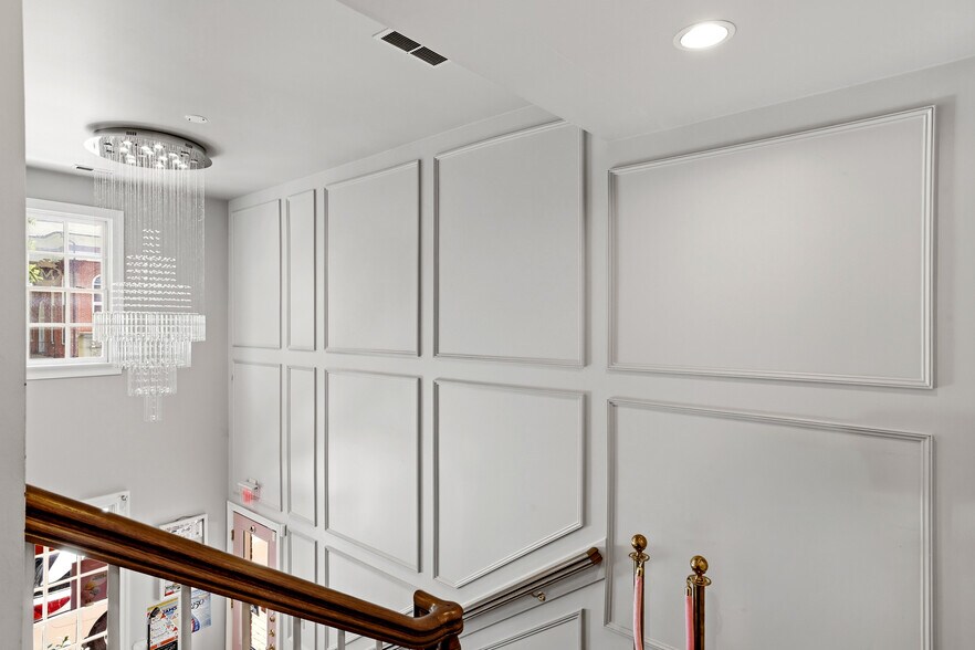 More Photos Of 3 E Market St, Leesburg Office For Sale