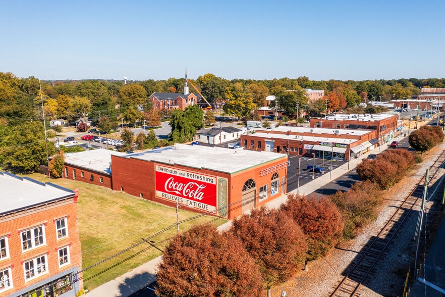 More Photos Of 128-162 N Broad St, Mooresville Storefront For Lease