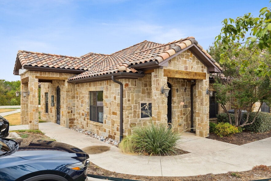More Photos Of 2101 E Kirkwood Blvd, Southlake Office For Lease