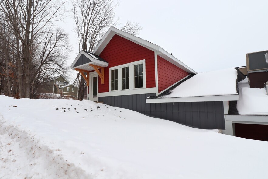 More Photos Of 257 Manypenny Ave, Bayfield Office For Lease