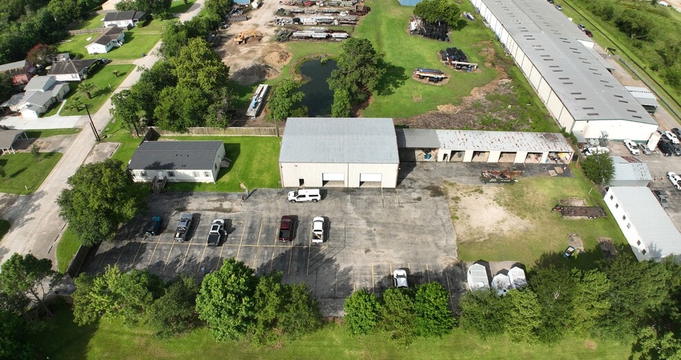 Primary Photo Of 304 Meadow Ln, Kemah Warehouse For Lease