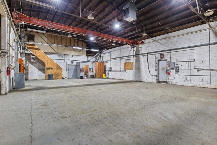 More Photos Of 890 N Main St, Independence Warehouse For Sale