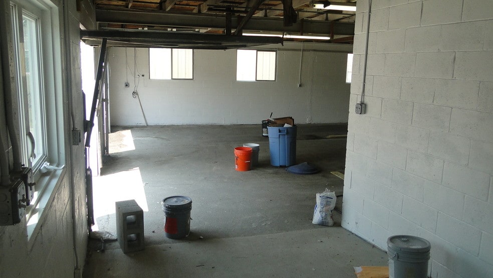 More Photos Of 900 E Little Creek Rd, Norfolk Garden Center For Lease