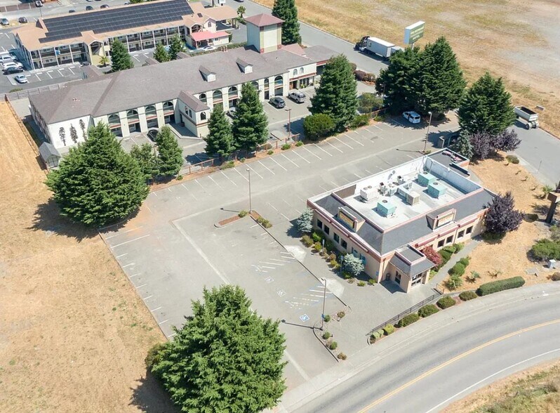 More Photos Of 1875 Riverwalk Dr, Fortuna Restaurant For Sale