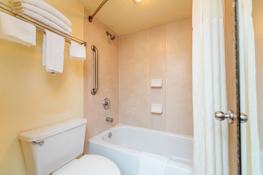 More Photos Of 115 Chapman Rd, Byron Hotel For Sale