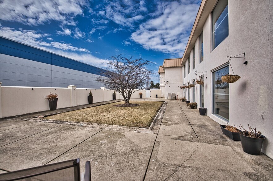 More Photos Of 9110 Waukegan Rd, Morton Grove Hotel For Sale