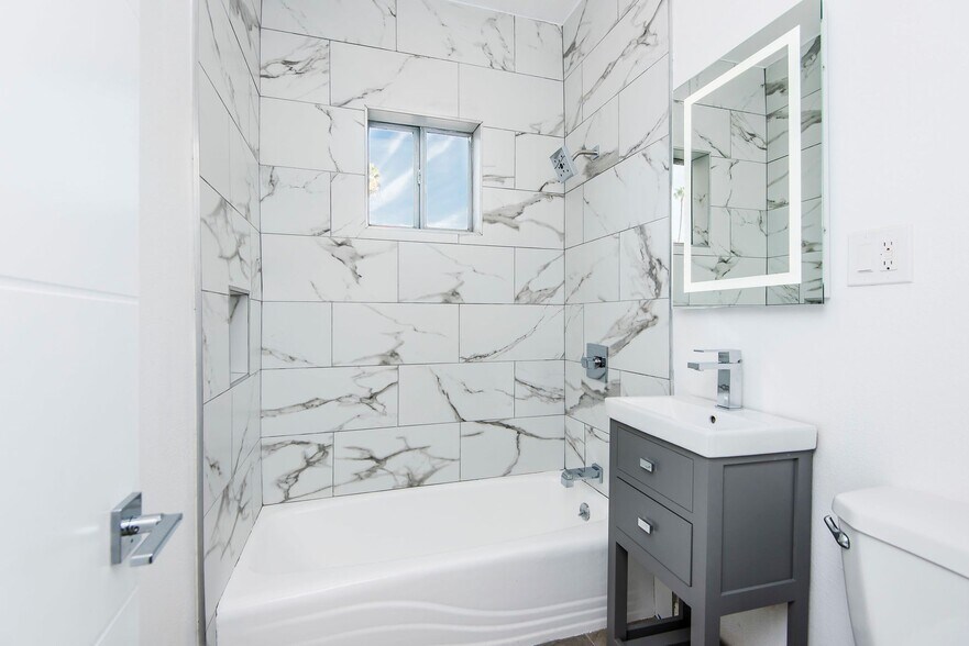 More Photos Of 1439 N Curson Ave, Los Angeles Apartments For Sale