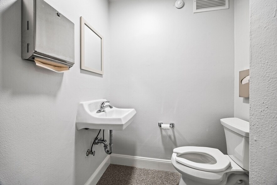 More Photos Of 65 Winslow St, Redwood City Warehouse For Sale