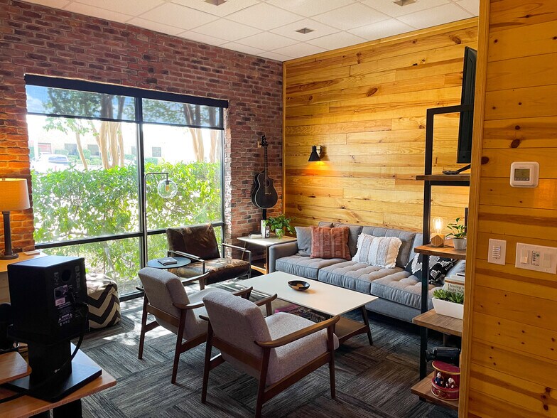 More Photos Of 710 Presidential Dr, Richardson Office For Lease