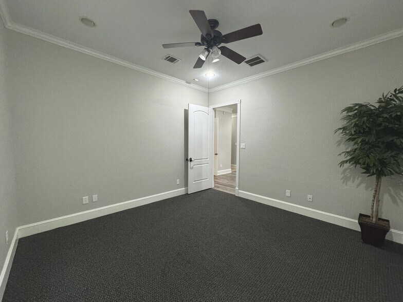 More Photos Of 11601 Spring Cypress Rd, Tomball Medical For Sale