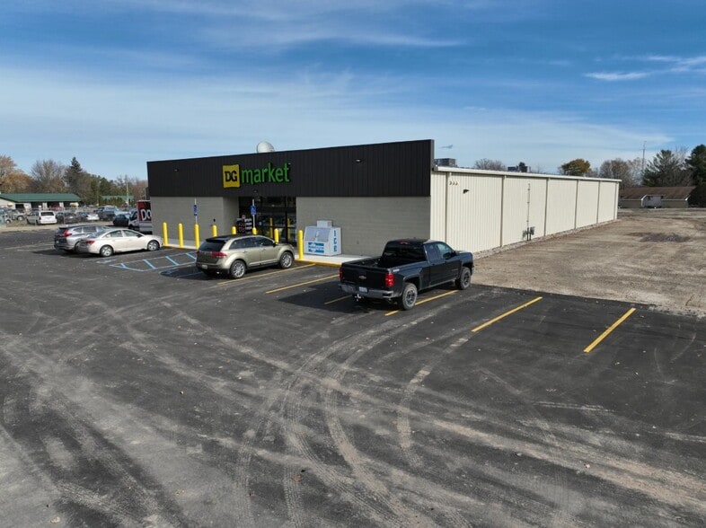 Primary Photo Of 830 S Chestnut St, Reed City General Retail For Sale