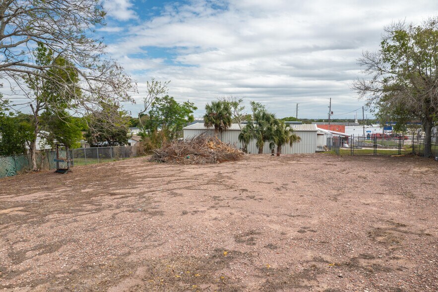 More Photos Of 19 Evergreen Dr, Lake Wales Freestanding For Sale