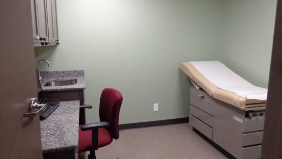More Photos Of 6839-6855 Spring Valley Dr, Holland Medical For Lease