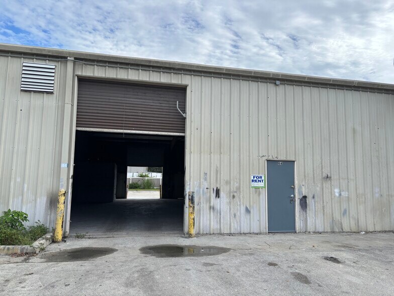 More Photos Of 9765 S Orange Blossom Trl, Orlando Warehouse For Lease