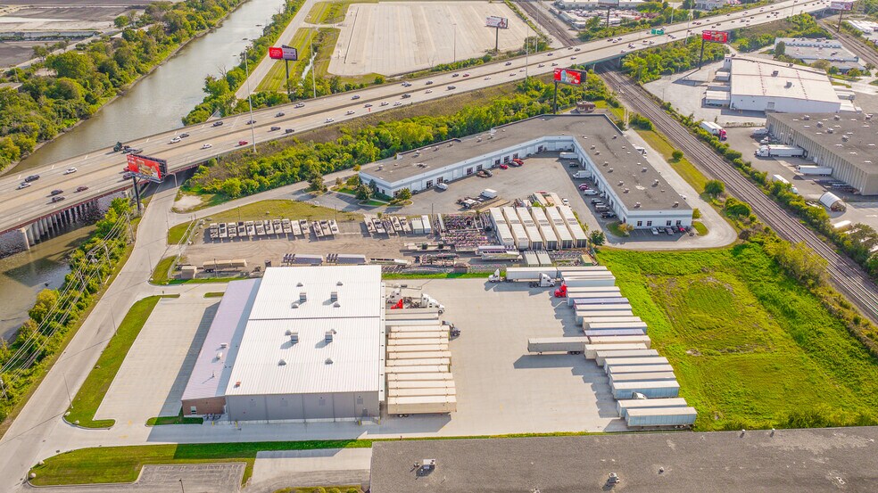 Primary Photo Of 6800 S River Rd, Hodgkins Truck Terminal For Sale