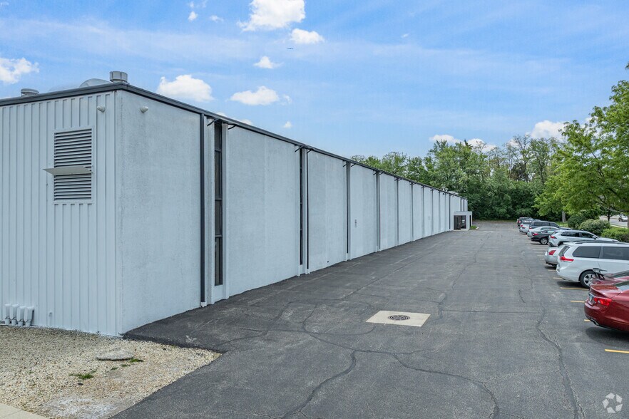 More Photos Of 8245 S Lemont Rd, Darien Warehouse For Sale