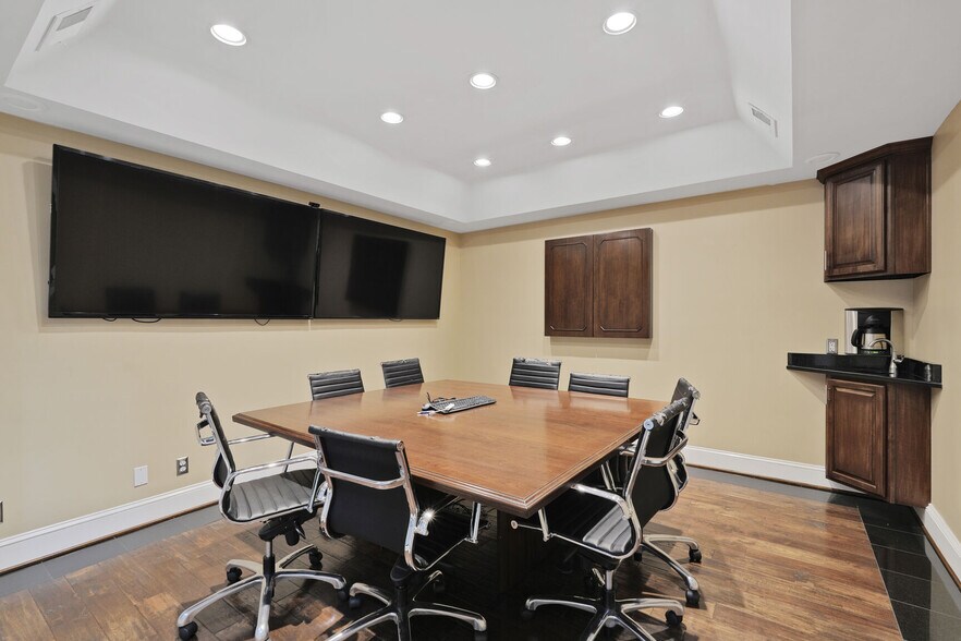 More Photos Of 415 N Lee St, Alexandria Office For Lease