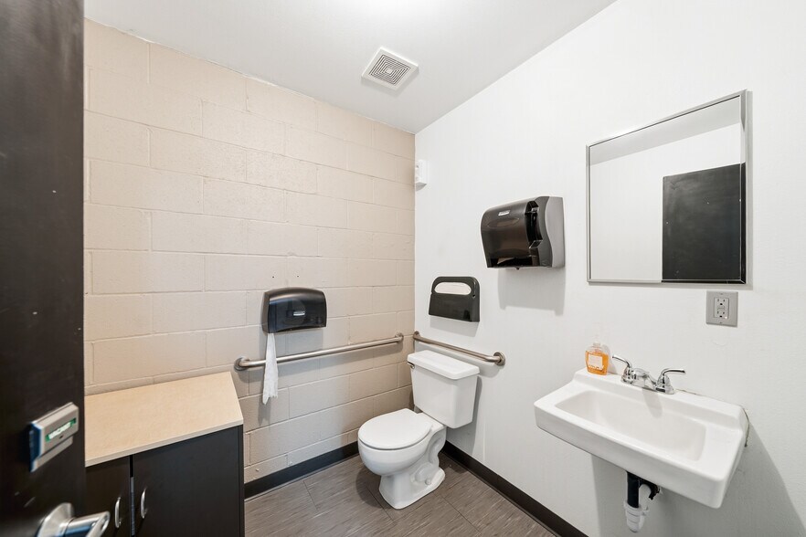 More Photos Of 7338 Crater Lake Hwy, White City Freestanding For Sale