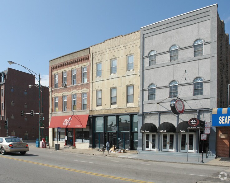 More Photos Of 1376 W Grand Ave, Chicago Storefront Retail Office For Lease