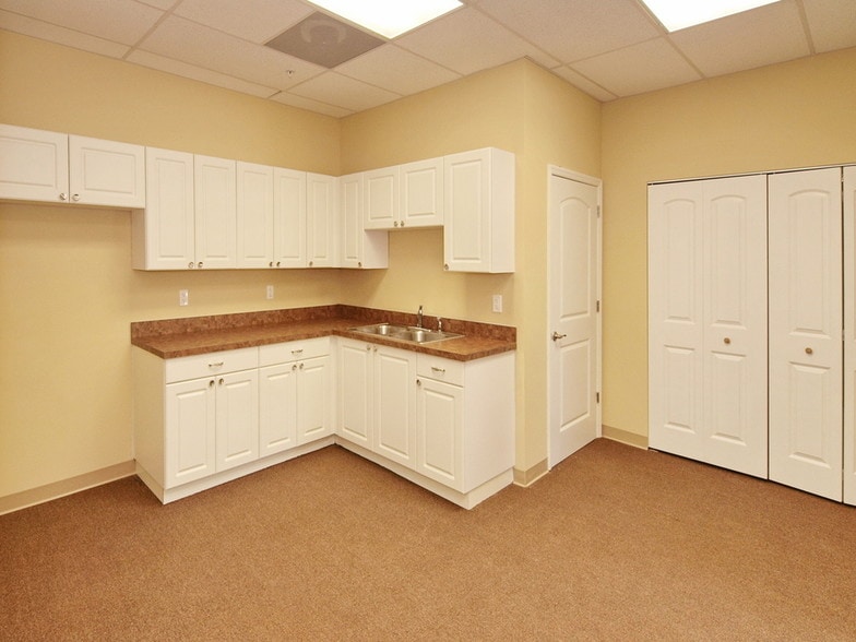 More Photos Of 822 62nd Street Cir E, Bradenton Unknown For Lease