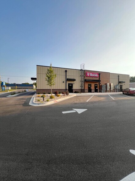 More Photos Of 1424-1432 US Highway 51, Stoughton Storefront For Lease