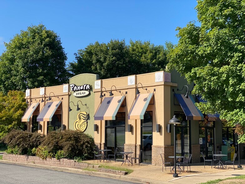 More Photos Of 2407 Green Mountain Dr, Branson Restaurant For Sale