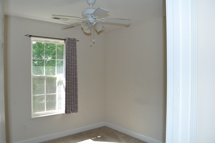 More Photos Of 6447 Rutledge Pike, Knoxville Office For Sale