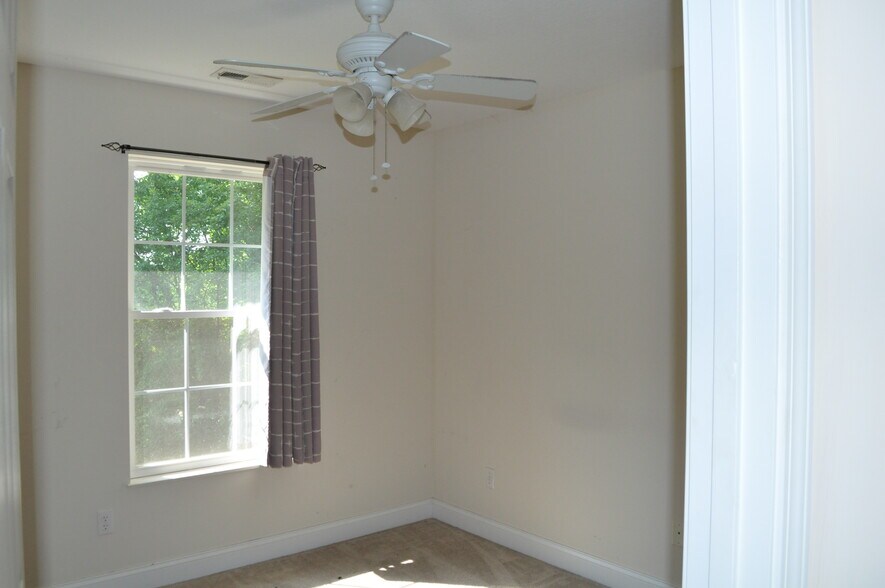 More Photos Of 6447 Rutledge Pike, Knoxville Office For Sale