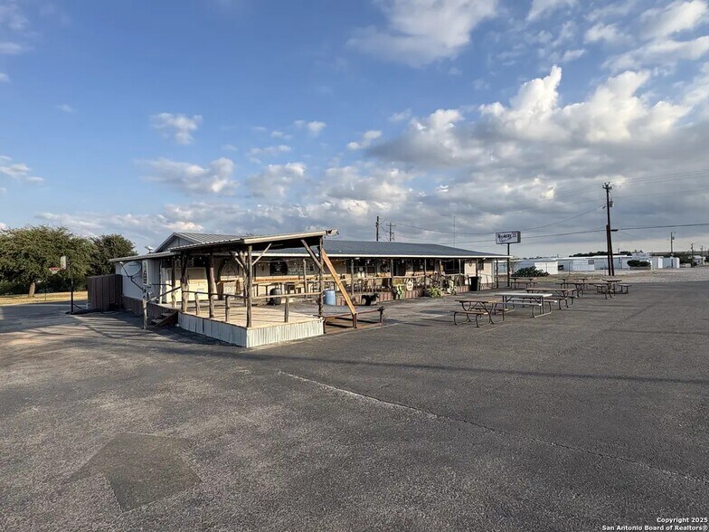 More Photos Of 7116 Texas R 2, Del Rio Convenience Store For Sale