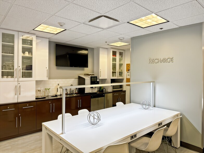 More Photos Of 1431 Opus Pl, Downers Grove Coworking Space