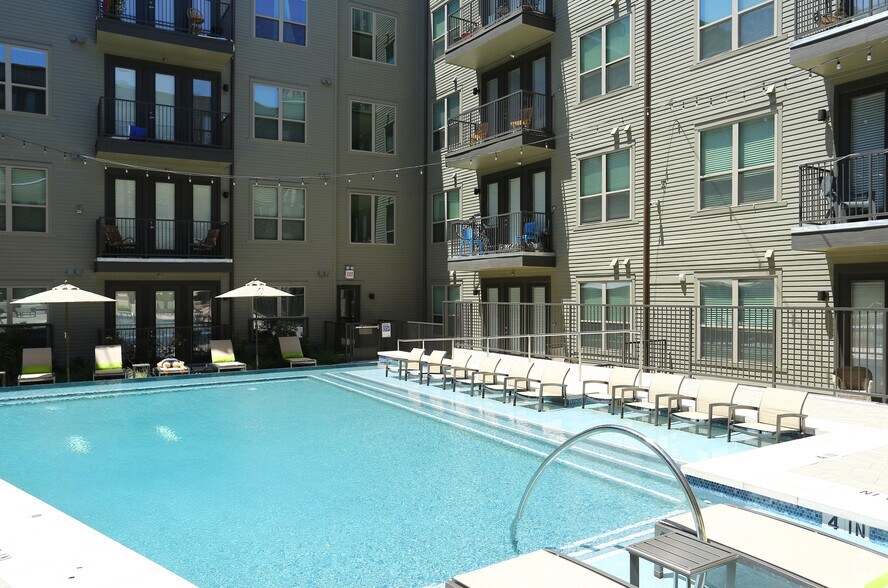 More Photos Of 403 E Koenig Ln, Austin Apartments For Lease