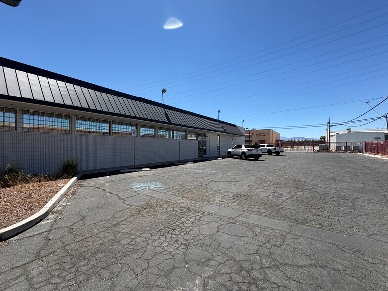 More Photos Of 900 S Main St, Las Vegas Office For Lease