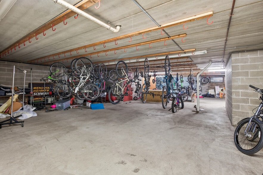 More Photos Of 1040 Dakota Dr, Mendota Heights Freestanding For Sale