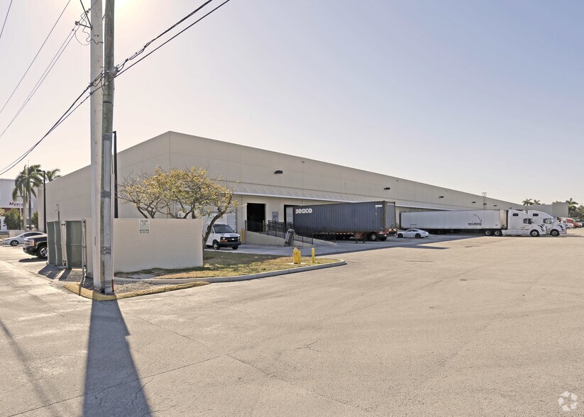 More Photos Of 8305 NW 27th St, Doral Distribution For Lease