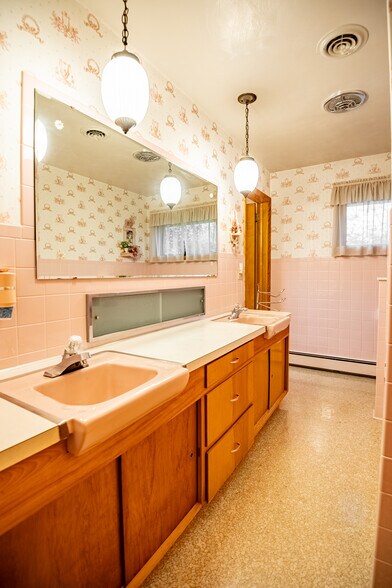 More Photos Of 519 N Hermitage Rd, Hermitage Office Residential For Sale