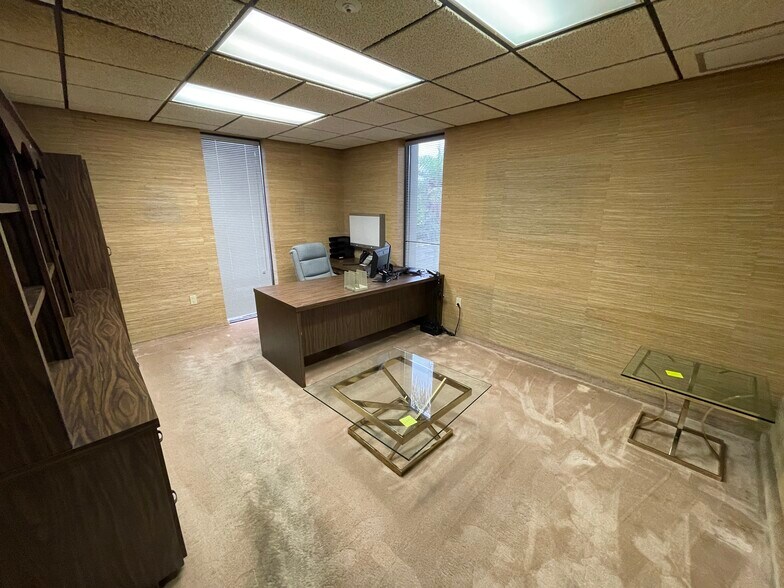 More Photos Of 3663 Bee Ridge Rd, Sarasota Medical For Lease