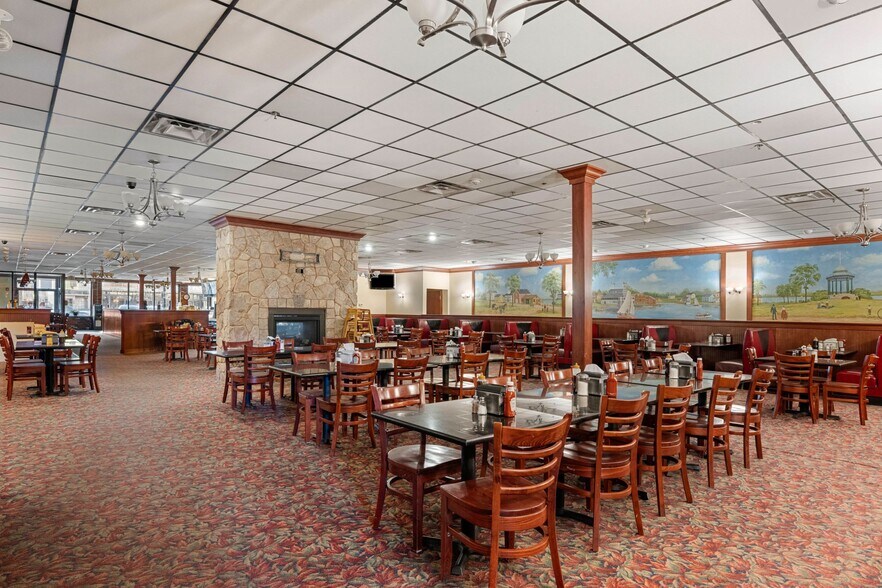 More Photos Of 402-406 Main St, Wakefield Restaurant For Lease