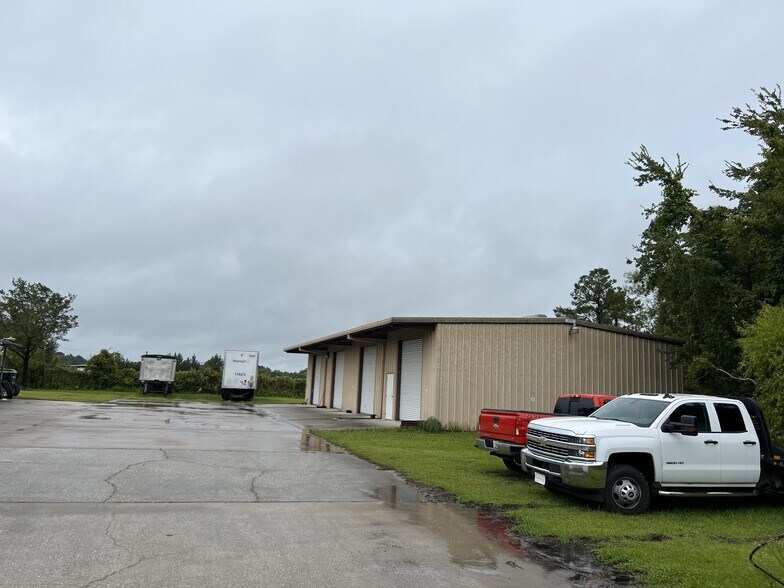 More Photos Of 685 NW Waldo St, Lake City Auto Repair For Lease